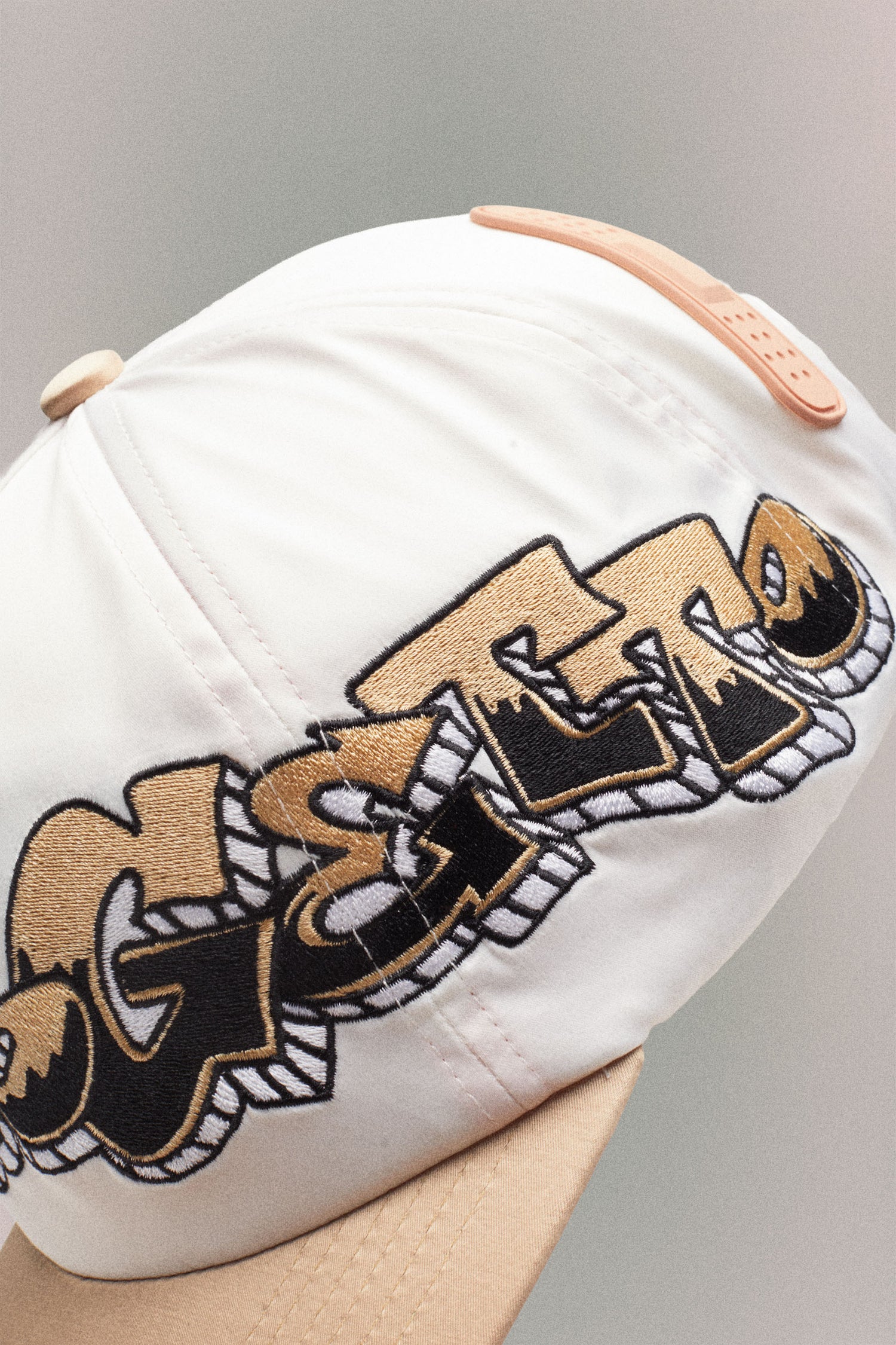 PROGETTO HAT // WHITE & IVORY