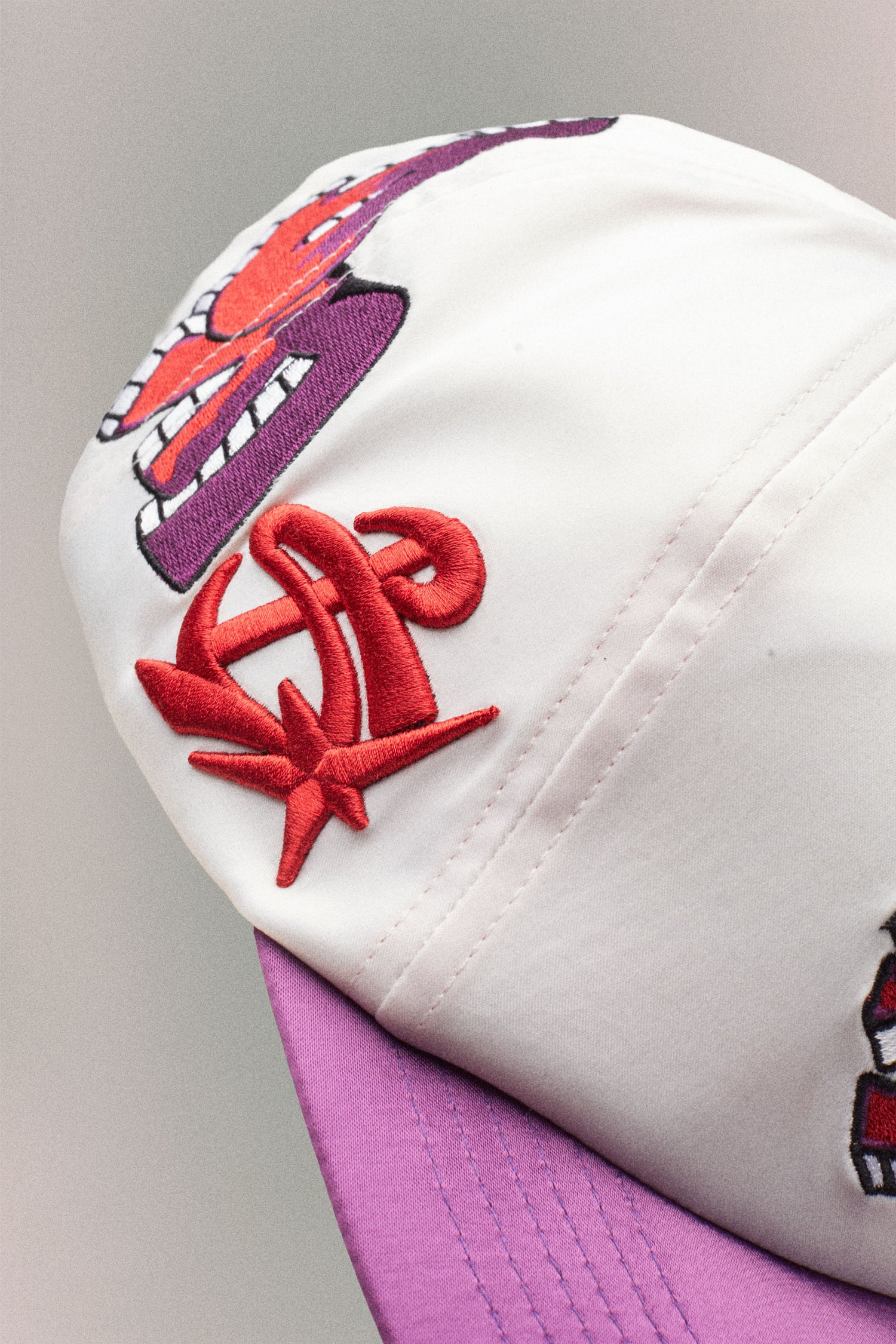 PROGETTO HAT // WHITE & PURPLE