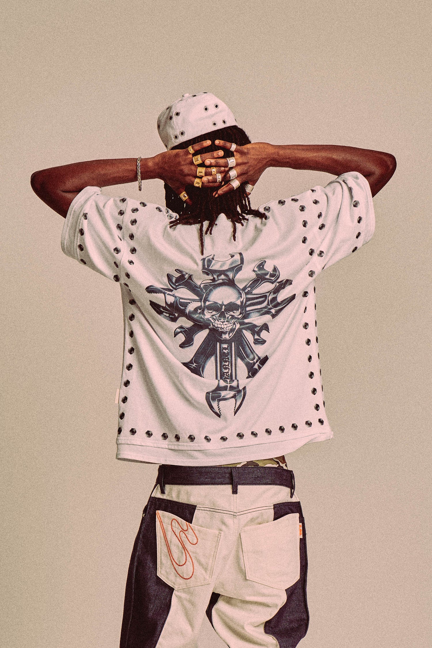 BULLONS TEE // WHITE