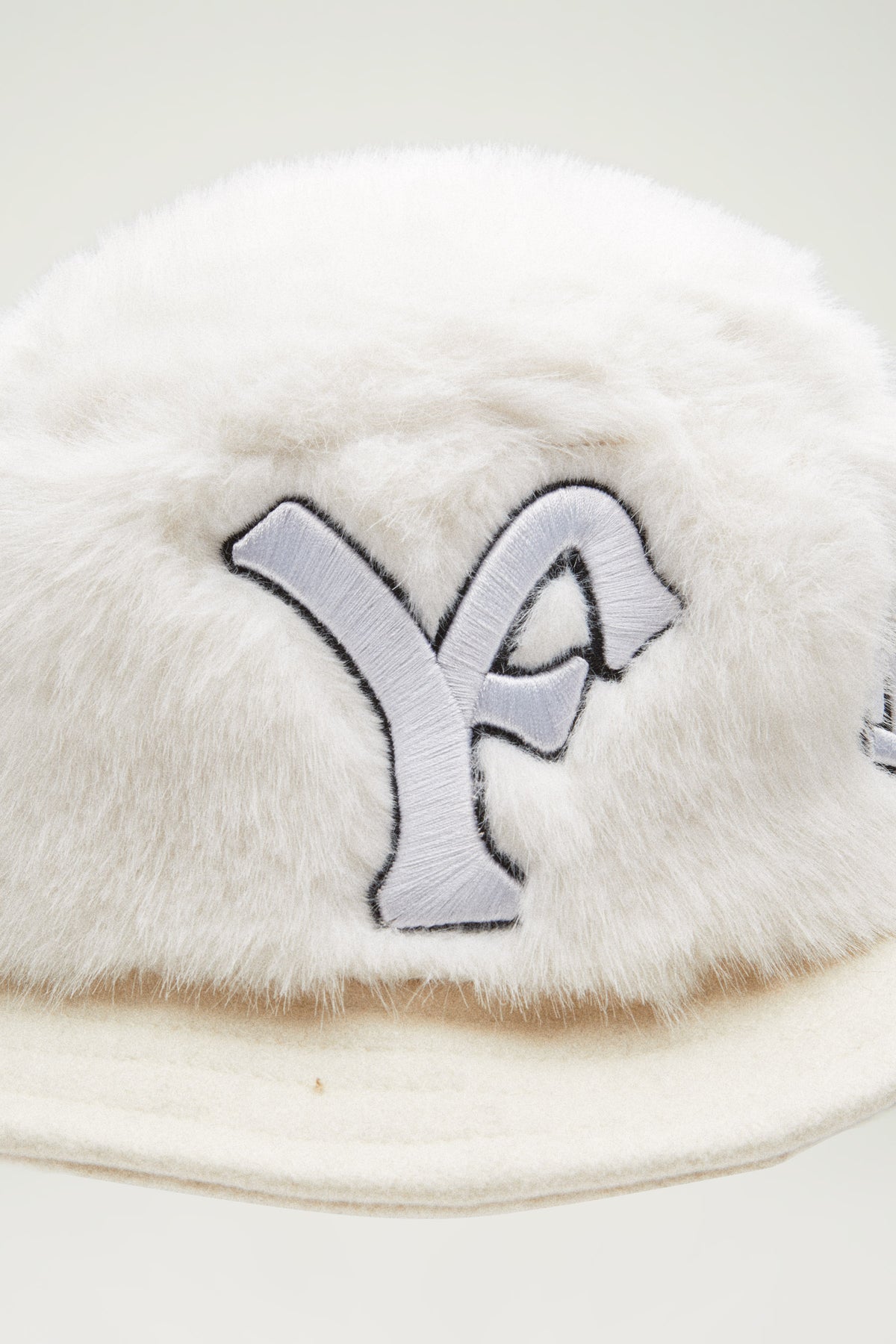FY FUR BUCKET HAT // WHITE