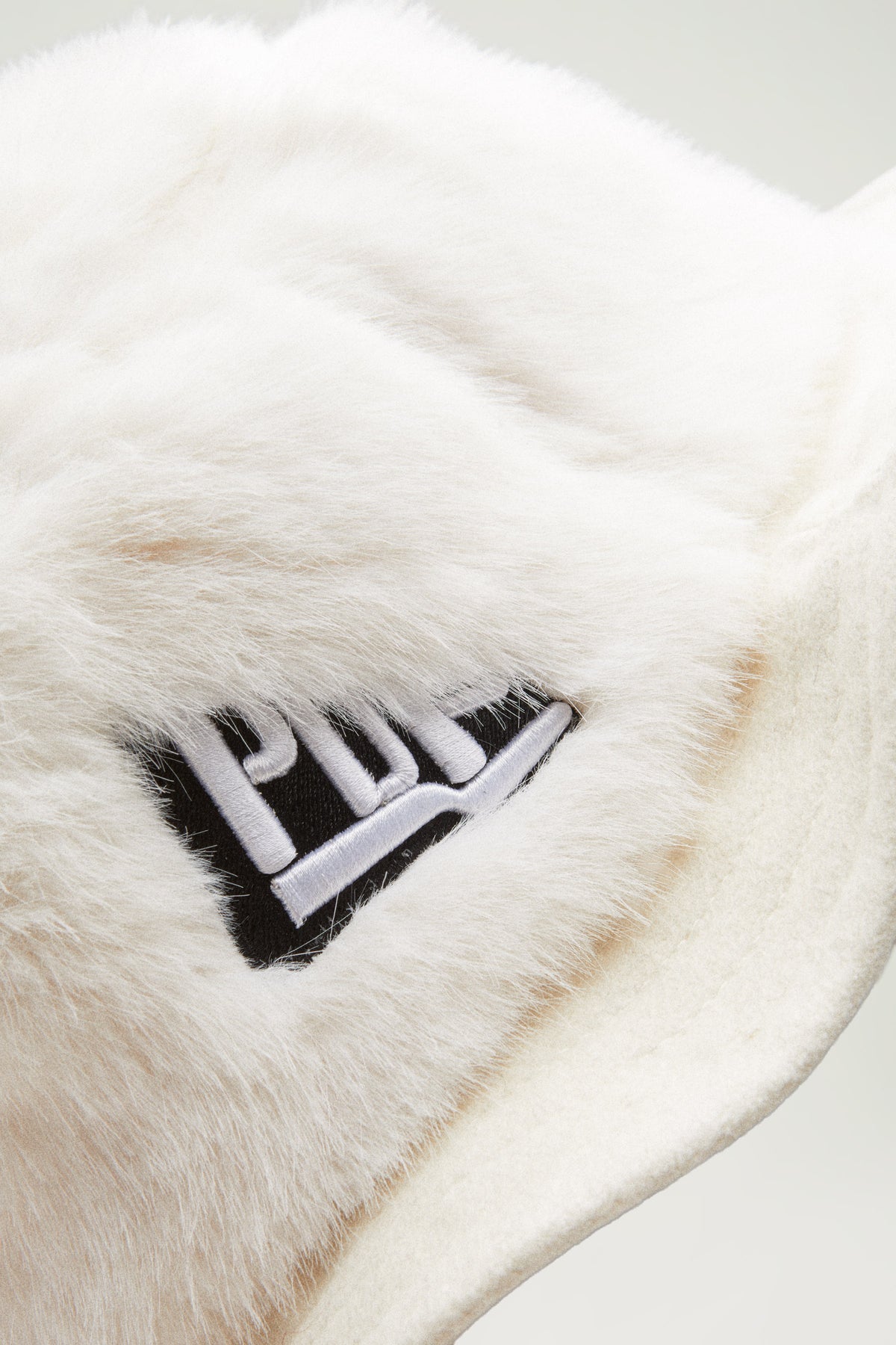 FY FUR BUCKET HAT // WHITE
