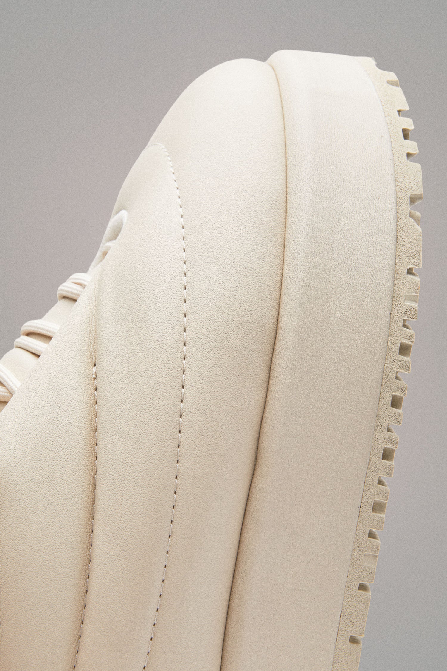 PLUTO S000 SNEAKERS // OFF WHITE