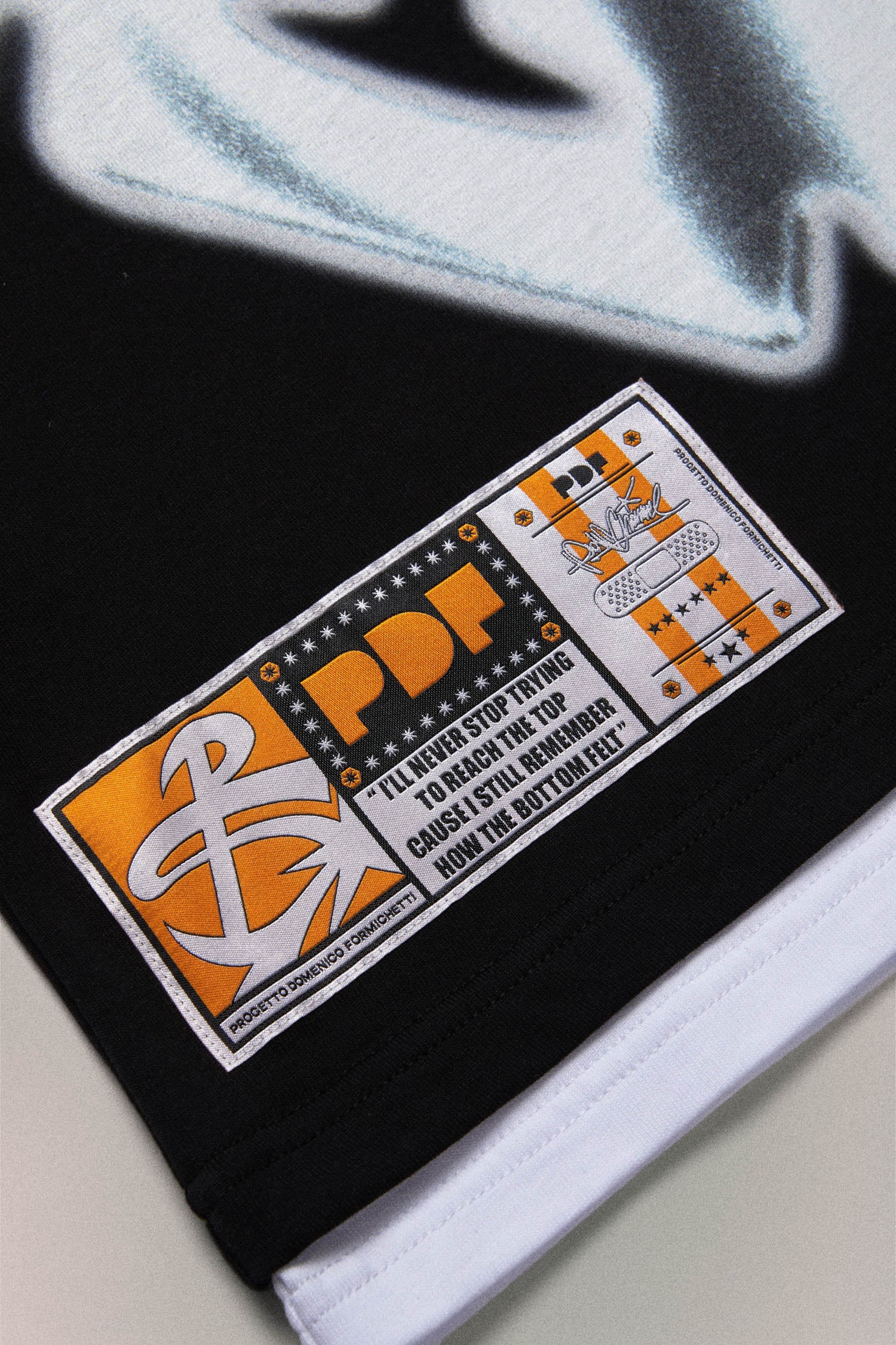 NO NAME A // BLACK WHITE