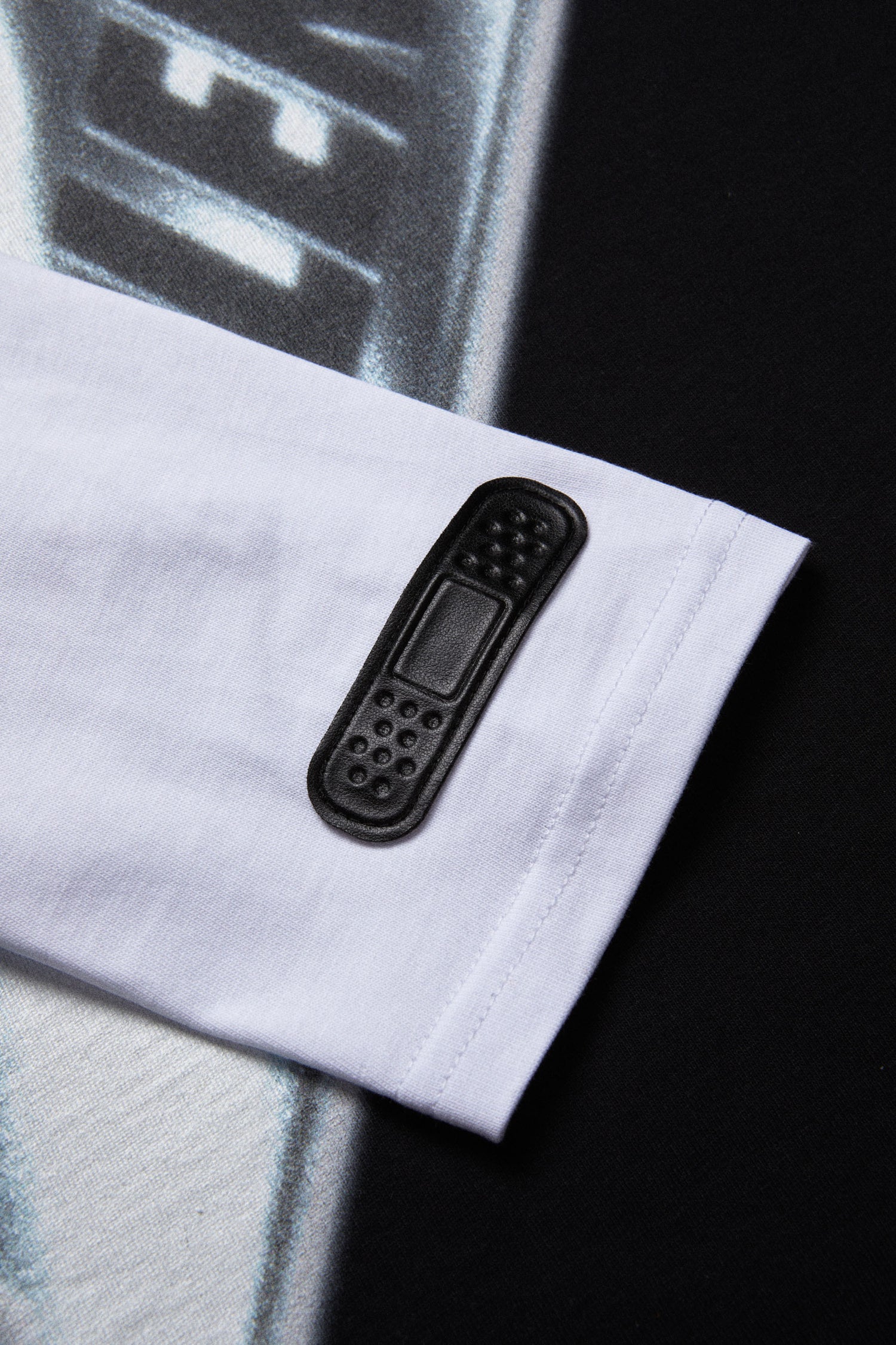 NO NAME A // BLACK WHITE