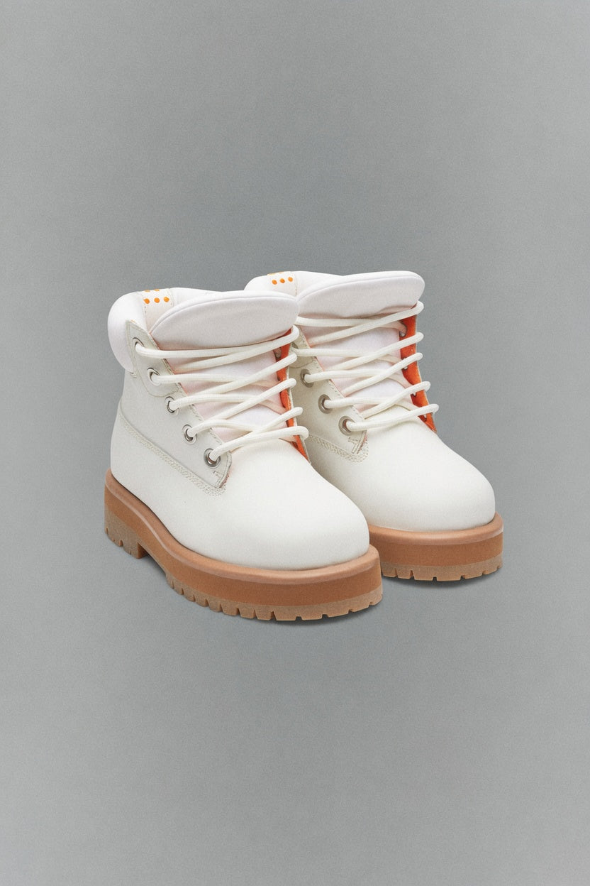 STRADA // WHITE